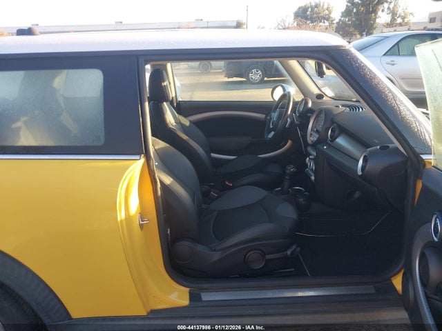 2009 MINI COOPER S WMWMF73549TW83703 Photo 4