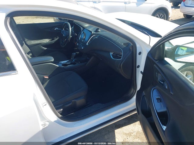 1G1ZD5ST0JF233044 Chevrolet MALIBU LT