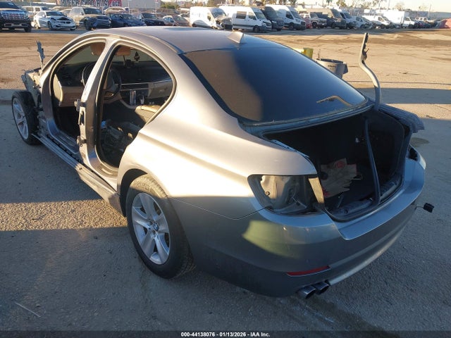 2011 BMW 528I WBAFR1C51BC744587 Photo 2