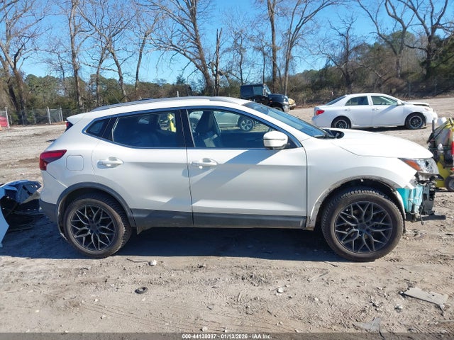 JN1BJ1CP8HW023509 Nissan Rogue Sport Sl