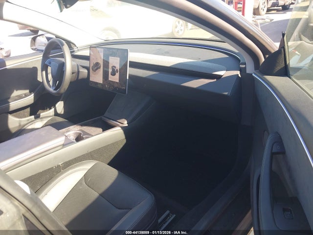 44138089 :رقم المزاد ، 5YJ3E1EB0SF902523 vin ، 2025 Tesla Model 3 Long Range All-wheel Drive مزاد بيع