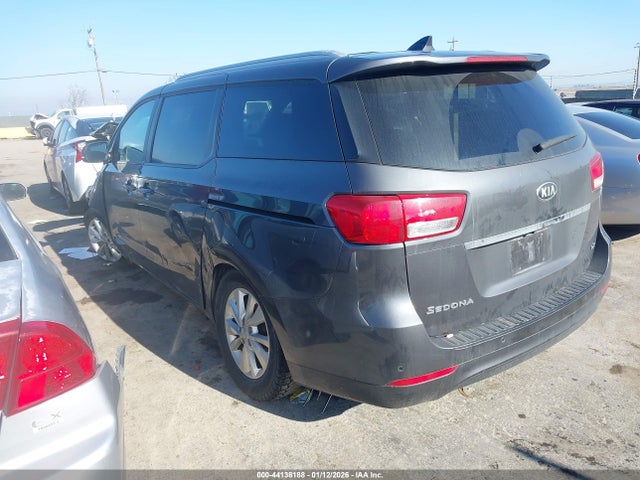 KNDMB5C13H6338305 KIA SEDONA LX