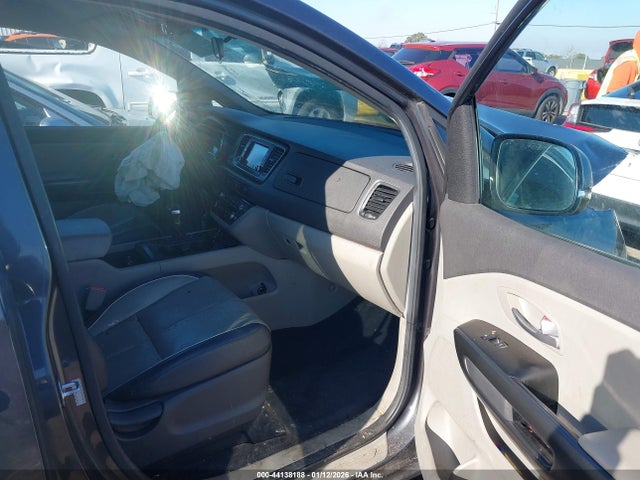 KNDMB5C13H6338305 KIA SEDONA LX