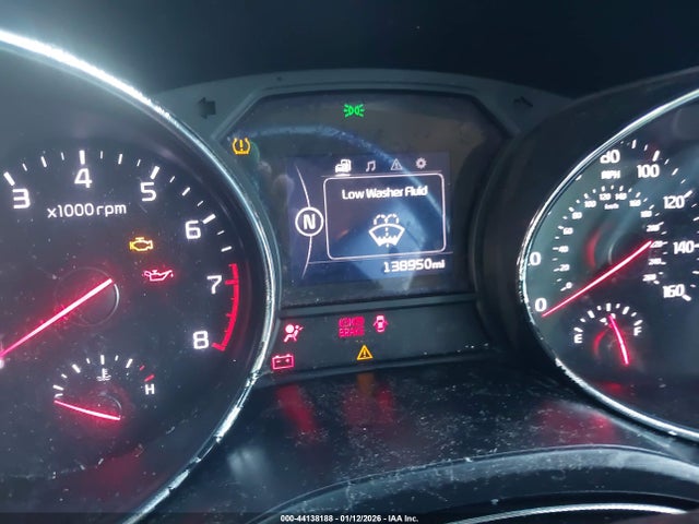 KNDMB5C13H6338305 KIA SEDONA LX