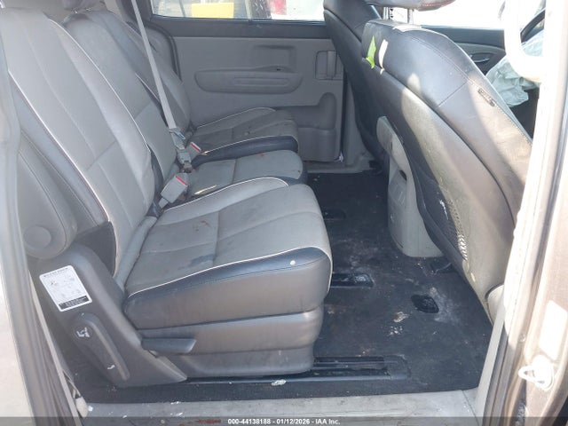 KNDMB5C13H6338305 KIA SEDONA LX