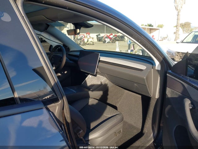 2026 TESLA MODEL Y 7SAYGDED4TF524634 Photo 4