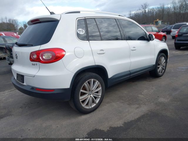 2011 VOLKSWAGEN TIGUAN WVGAV7AX1BW540592 Photo 3