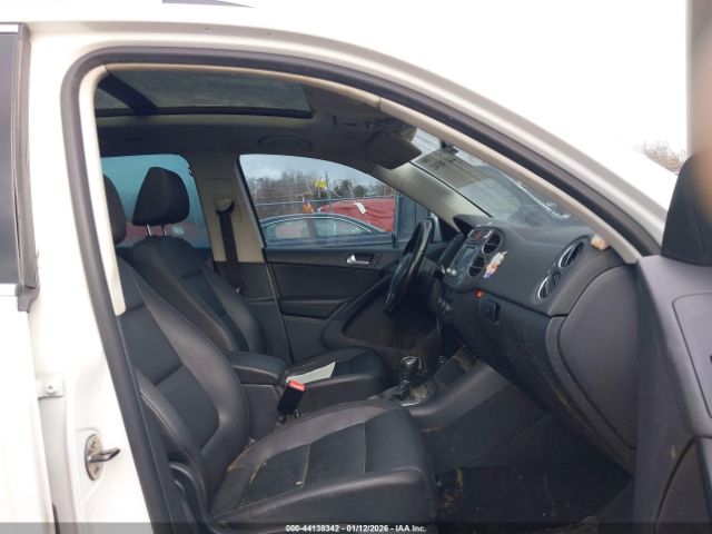 2011 VOLKSWAGEN TIGUAN WVGAV7AX1BW540592 Photo 4