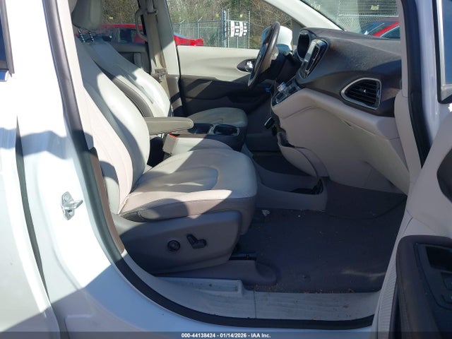2C4RC1BG0JR103456 Chrysler Pacifica Touring L