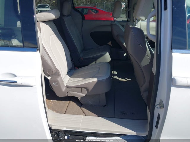 2C4RC1BG0JR103456 Chrysler Pacifica Touring L