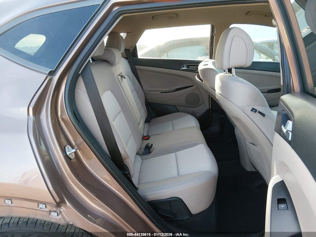 KM8J33A45HU395730 Hyundai TUCSON SE