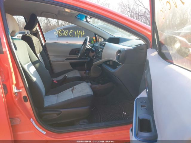 2012 TOYOTA PRIUS C JTDKDTB30C1022424 Photo 4