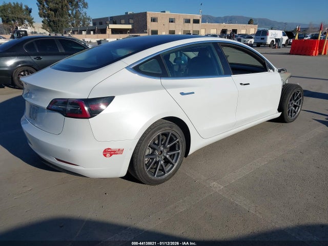 2018 TESLA MODEL 3 5YJ3E1EA3JF045488 Photo 3