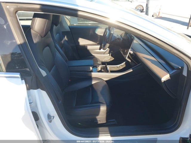 2018 TESLA MODEL 3 5YJ3E1EA3JF045488 Photo 4