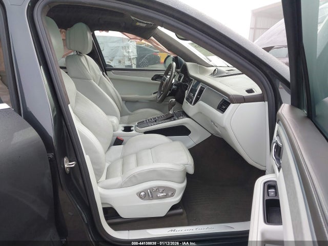 2017 PORSCHE MACAN WP1AF2A50HLB61921 Photo 4