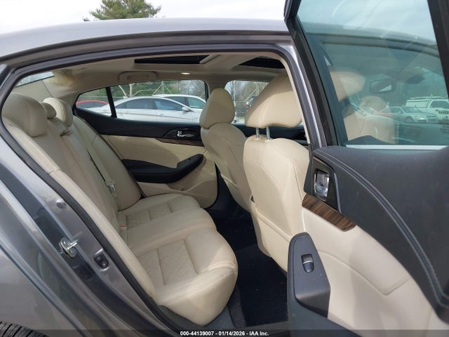 1N4AA6AP4GC402442 Nissan Maxima 3.5 Platinum
