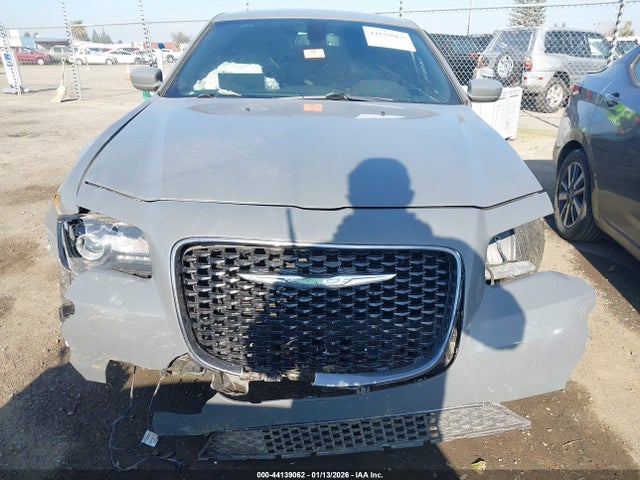 Chrysler 300 300s 2018 2C3CCABG2JH223016 Image 12