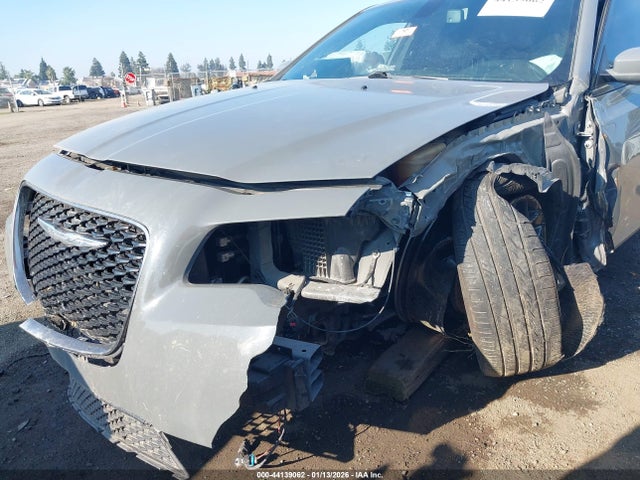Chrysler 300 300s 2018 2C3CCABG2JH223016 Image 6