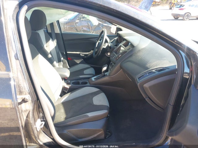 1FADP3F21EL419137 Ford FOCUS SE