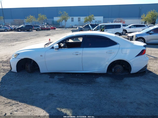 Lexus IS 300 2018 JTHBA1D21J5083139 Image 15