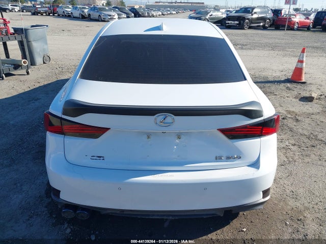 Lexus IS 300 2018 JTHBA1D21J5083139 Image 17