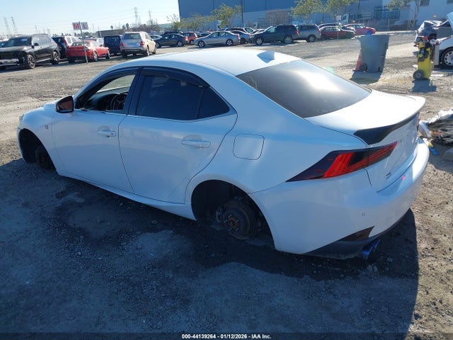 Lexus IS 300 2018 JTHBA1D21J5083139 Image 3