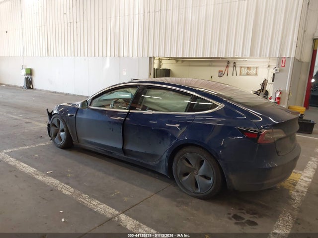 2018 TESLA MODEL 3 5YJ3E1EA6JF019421 Photo 2