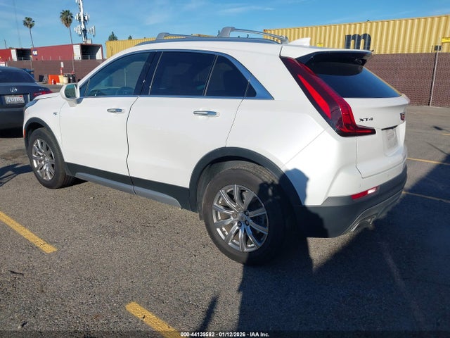 2019 CADILLAC XT4 1GYFZCR48KF196321 Photo 2