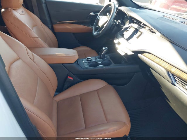 2019 CADILLAC XT4 1GYFZCR48KF196321 Photo 4