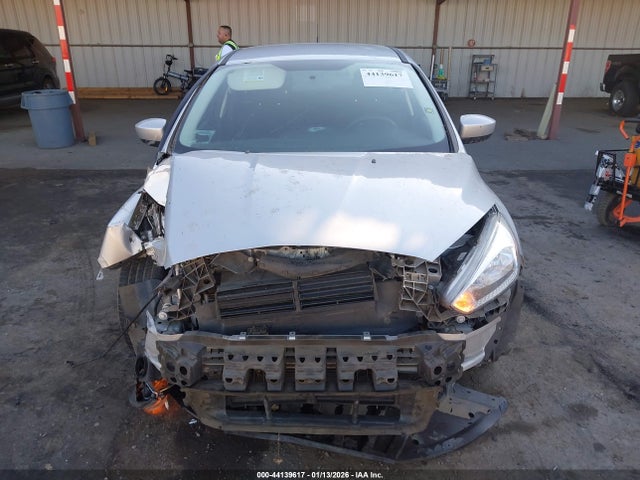 1FADP3K29JL250730 Ford FOCUS SE