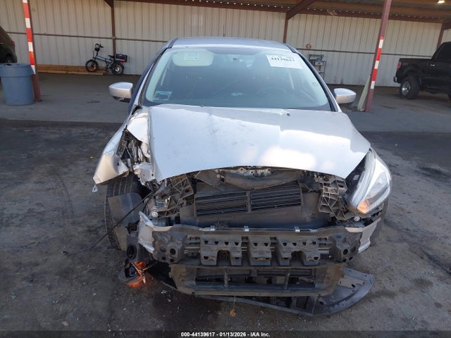1FADP3K29JL250730 Ford FOCUS SE