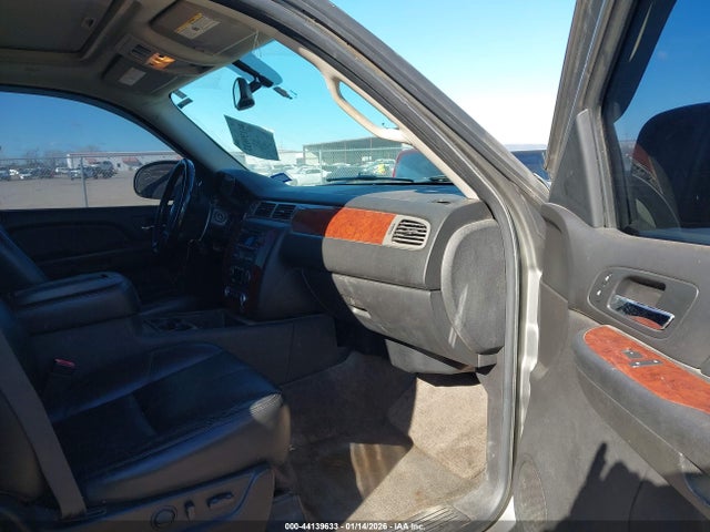 2009 CHEVROLET SUBURBAN 1500 1GNFK263X9R211188 Photo 4