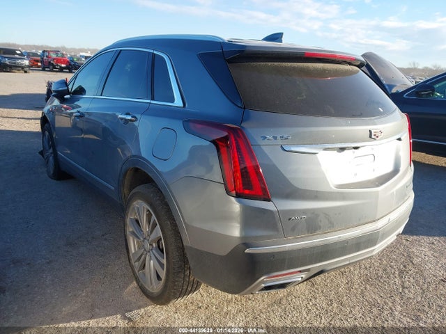 2022 CADILLAC XT5 1GYKNDRS8NZ101001 Photo 2