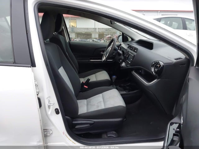 JTDKDTB35H1592149 Toyota Prius C Two