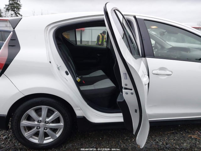 JTDKDTB35H1592149 Toyota Prius C Two