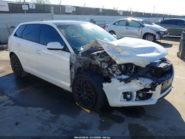 2013 AUDI A3 WAUKJAFM4DA021260 Photo 0