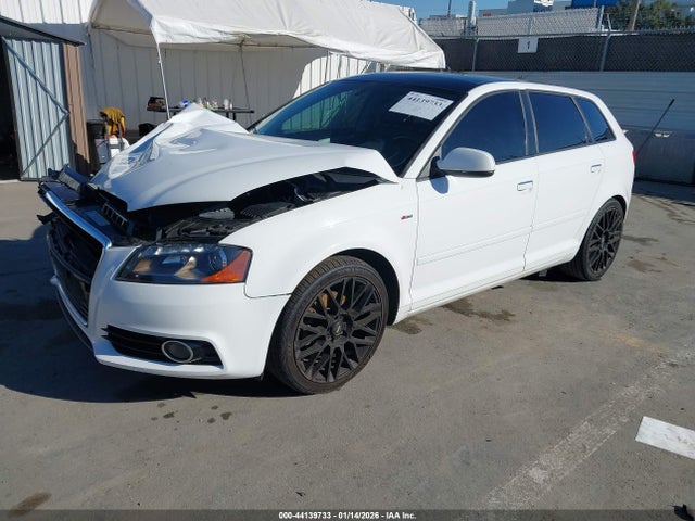 2013 AUDI A3 WAUKJAFM4DA021260 Photo 1