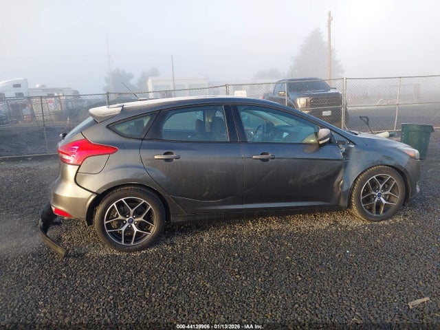 Ford FOCUS SEL 2017 1FADP3M28HL225065 Image 6