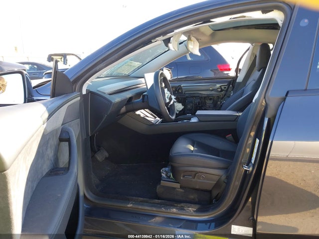 Продажа на аукционе авто 2026 Tesla Model Y Long Range Launch Series/premium All-wheel Drive, vin: 7SAYGDEE4TA398149, номер лота: 44139942