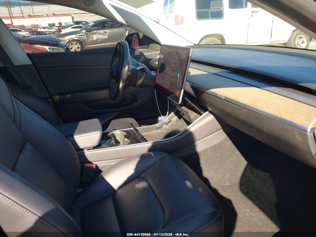 2019 TESLA MODEL 3 5YJ3E1EA4KF296554 Photo 4