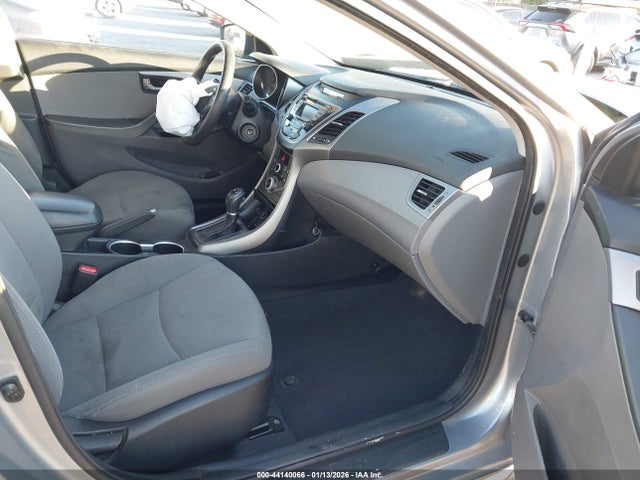 5NPDH4AE6GH734649 Hyundai ELANTRA SE