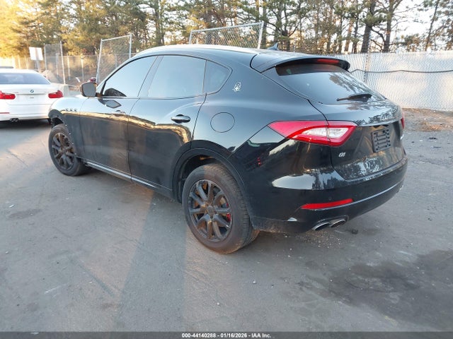 2019 MASERATI LEVANTE ZN661XUA9KX309655 Photo 2