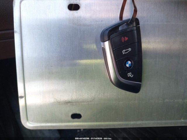 2018 BMW X1 WBXHT3C37J5F92654 Photo 10