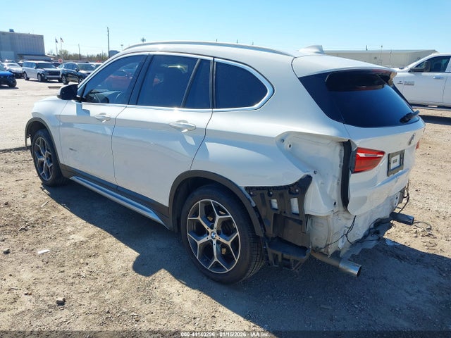 2018 BMW X1 WBXHT3C37J5F92654 Photo 2