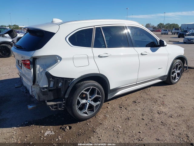 2018 BMW X1 WBXHT3C37J5F92654 Photo 3