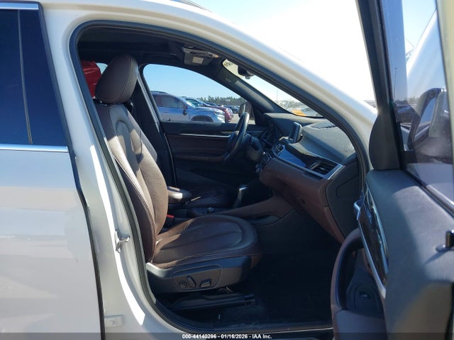 2018 BMW X1 WBXHT3C37J5F92654 Photo 4