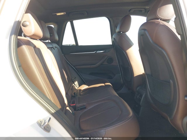 2018 BMW X1 WBXHT3C37J5F92654 Photo 7