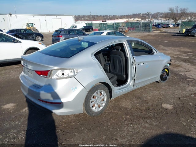 5NPD74LF6JH371169 Hyundai ELANTRA SE
