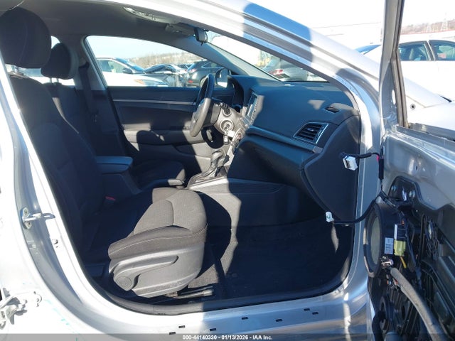 5NPD74LF6JH371169 Hyundai ELANTRA SE