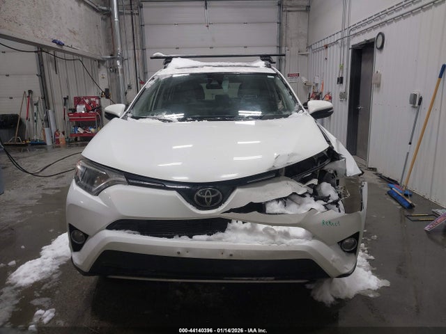 JTMRFREV4JJ745795 Toyota Rav4 Xle
